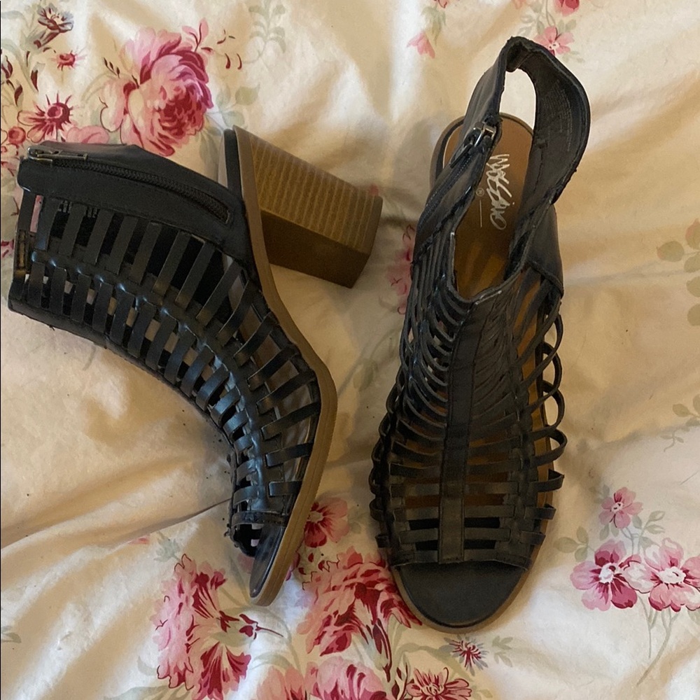 Massimo Black Heels with Chunky Heel and Cutout Design